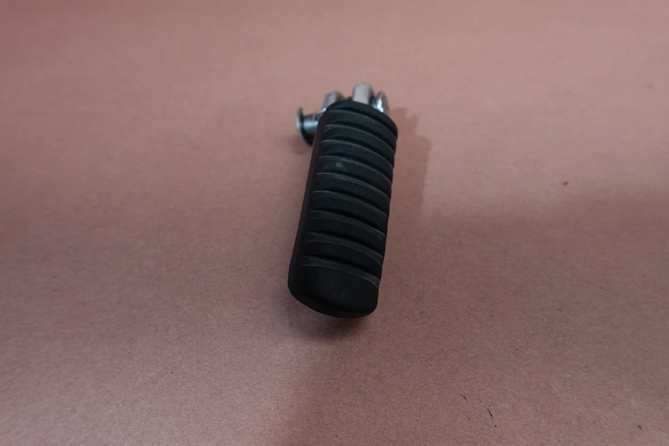 Clavija reposapiés delantero derecho Kawasaki Ninja 1000 ZX1000 2014-2016 Foto 3 de 4