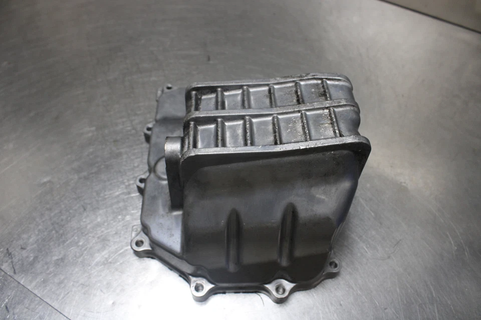 07-08 HONDA CBR600RR ENGINE MOTOR BOTTOM OIL PAN COVER 11210-MFJ-D00 - Изображение 2 из 4