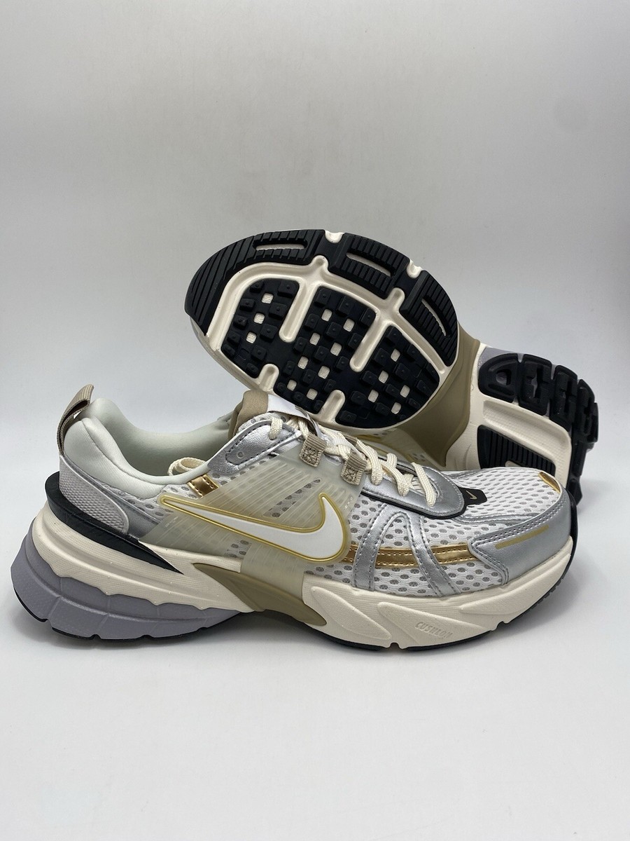 23cm　ナイキ　スニーカー　V2K ラン ホワイト　HJ7245　100 Nike V2K Run Women's Shoes. Nike.com