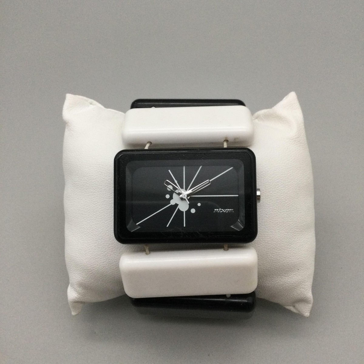 Nixon The Vega Womens Watch 43mm Black Dial Black White Stretch