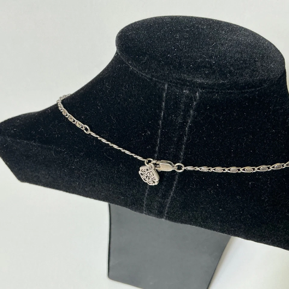 Collar medallón corazón plata Alexander McQueen Foto 3 de 3