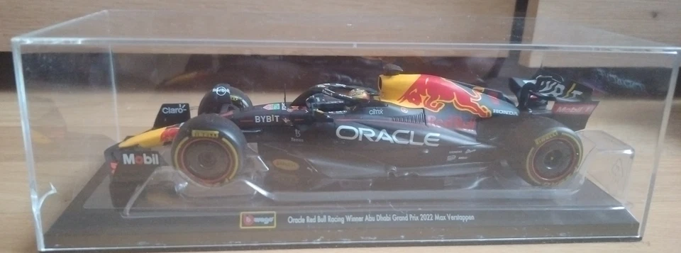 Oracle Red Bull RB18 Max Verstappen #1 Abu Dhabi 2022 1:24 Bburago ab 14+ B-Ware - Bild 2 von 4