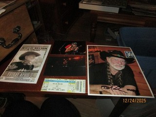 Willie Nelson Signed Photo 8x10 Photo at 2006 Fayetteville N.C. Show