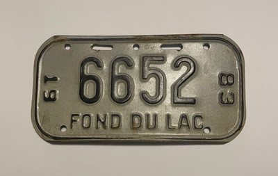 1983 FOND DU LAC WISCONSIN BICYCLE LICENSE PLATE 6652 SCHWINN BIKE WI 83 FDL