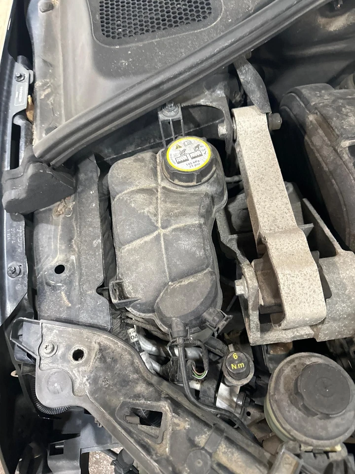 Used Engine Coolant Reservoir fits: 2014 Volvo S60 2.5 Grade A - Imagem 3 de 4