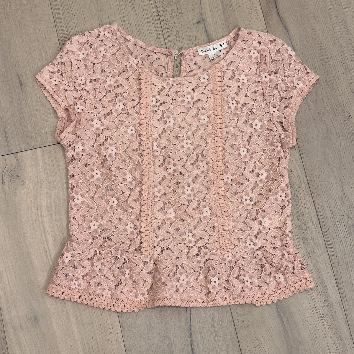 トップス CONP Double-Layer Hollow Top Details: - Butter Modal™ fabrication - Color layered sleeves