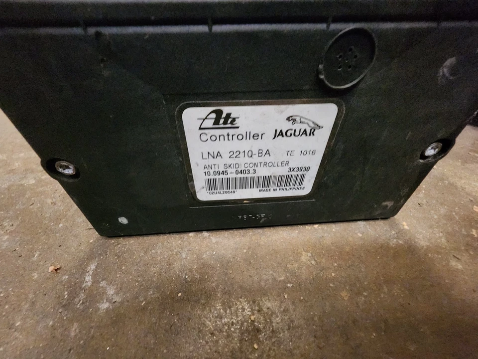 CONTROLADOR ANTIDESLIZANTE JAGUAR XJ6 VANDEN PLAS BOMBA ABS LNA2210BA Foto 3 de 4