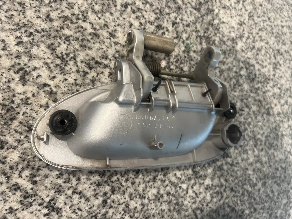 ♻️02-06 MANIJA PUERTA EXTERIOR DERECHA PASAJERO ACURA RSX TIPO S FABRICANTE DE EQUIPOS ORIGINALES USADA PLATEADA Foto 4 de 4