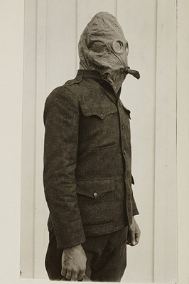 Chemical Warfare Service - Drills - Masks - British P.H. Helm Foto 