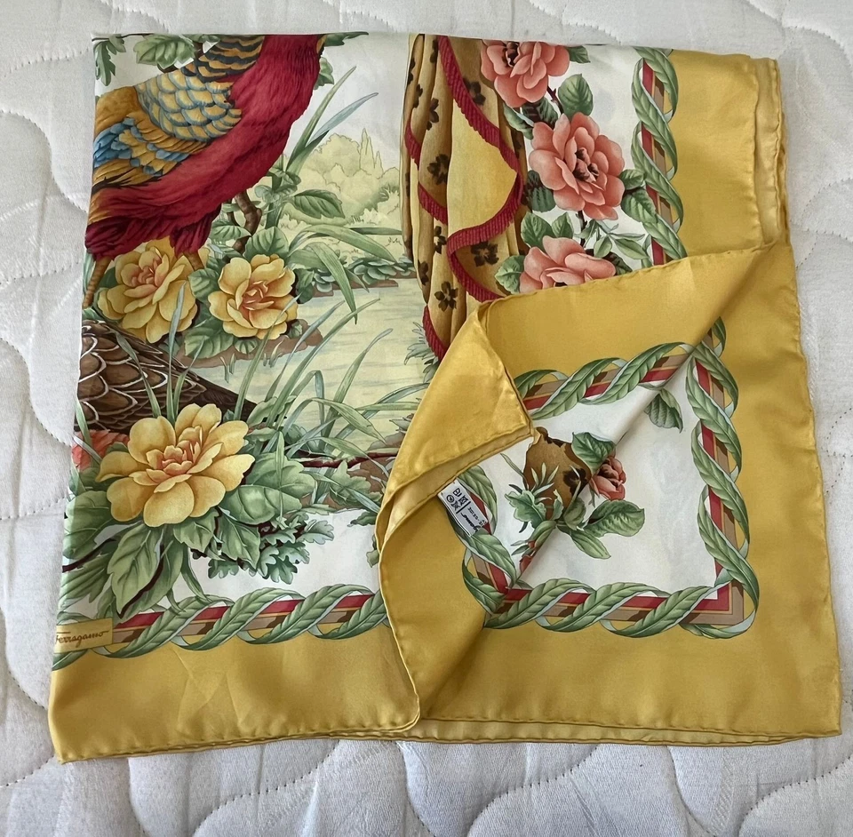 S4# Salvatore Ferragamo Floral Amarillo Seda Bufanda Cuadrada 34 pulgadas Hecho en Italia Foto 4 de 4