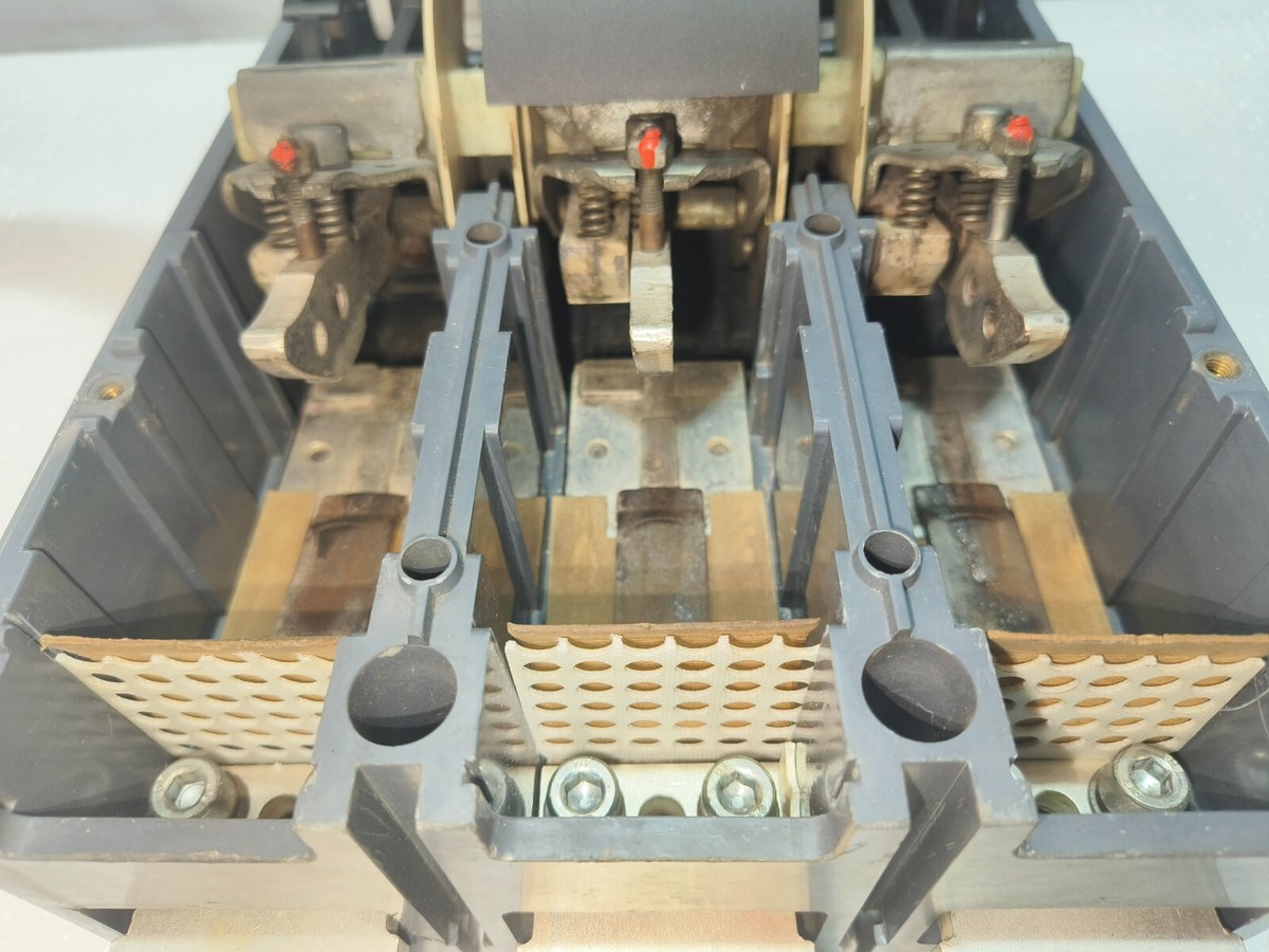 SIEMENS 3VT4710-3AA30-0AA0 800A CIRCUIT BREAKER MCCB 3POLE SIEMENS 3VT4710-3AA30-0AA0 800A CIRCUIT BREAKER MCCB 3POLE