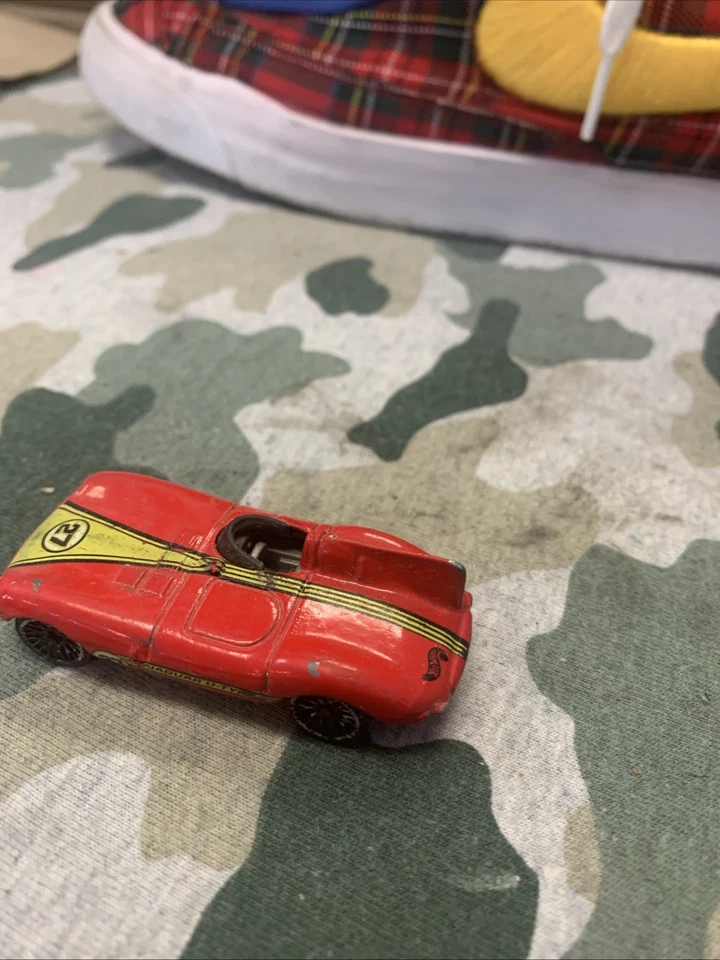 Hot Wheels Jaguar D-Type Racing Red Loose Diecast 1:64 #27 — 第 3/4 张图片