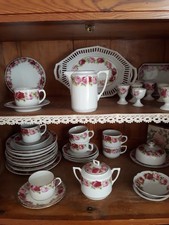 Antikes Kaffeeservice mit Rosenmuster, Konvolut