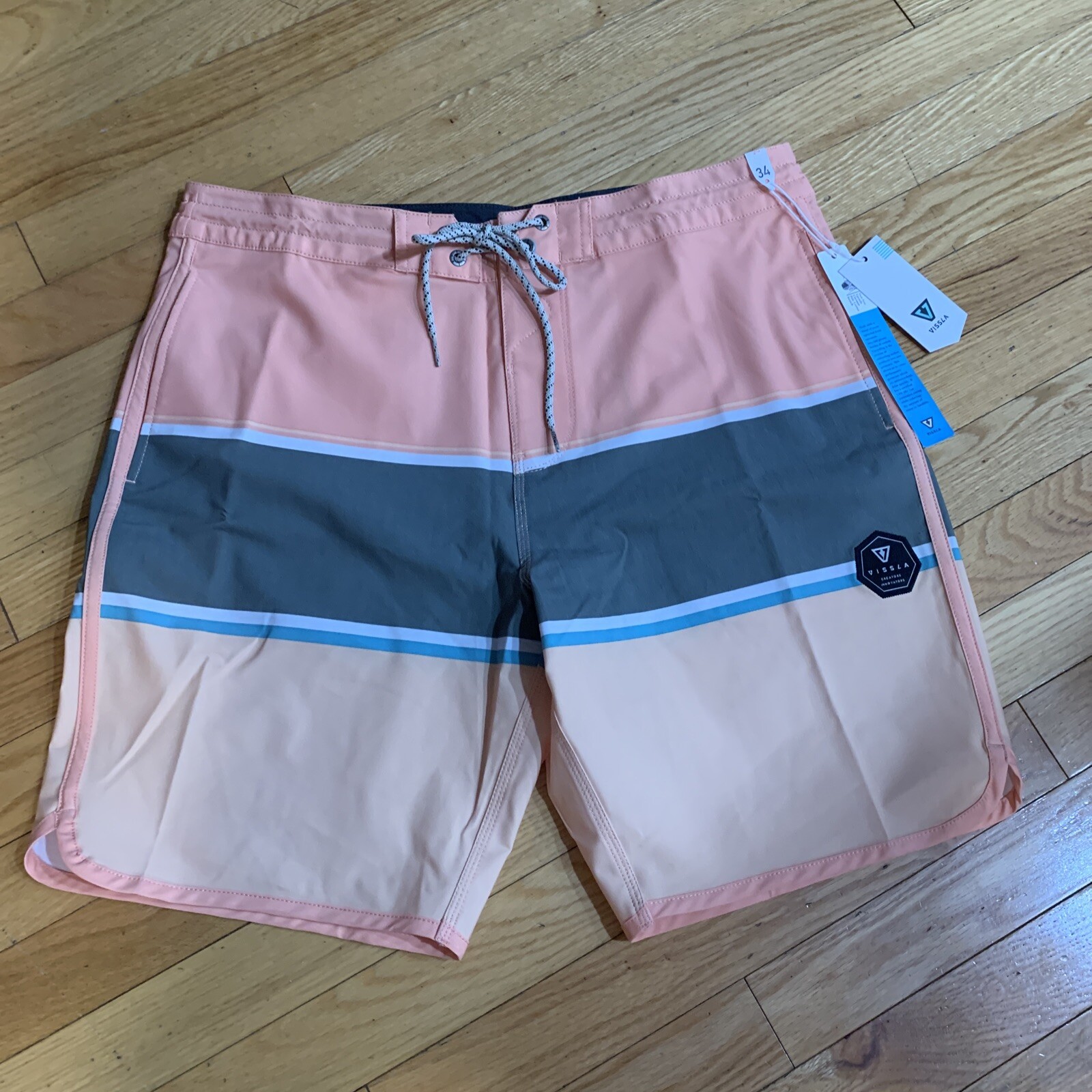 Vissla The Point 19.5” Boardshorts Coral Fade Mens Size 36 NWT $64.95 MSRP