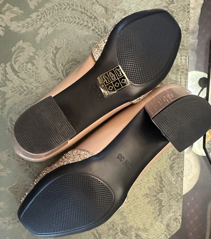 NUEVO para mujer punta cuadrada, cuero patentado, con brillo/lazo dorado/bomba de 2"" Foto 4 de 4