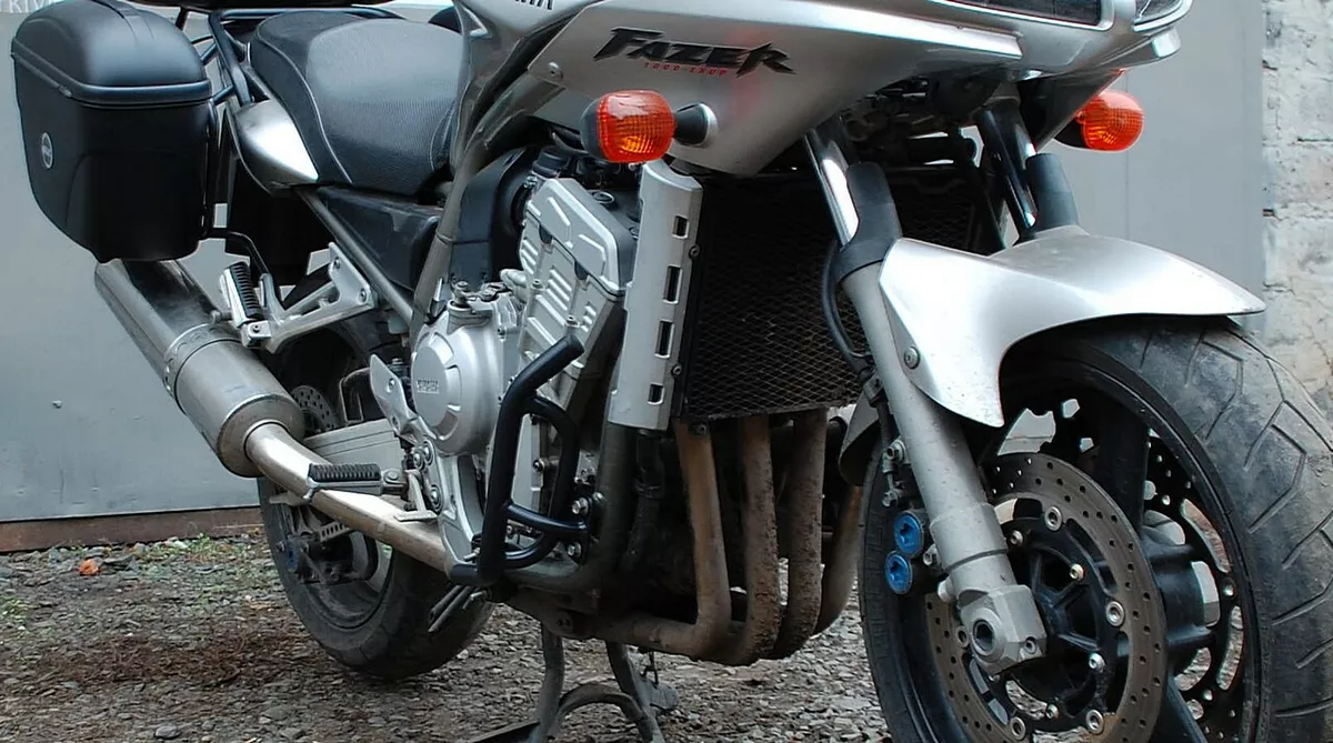 Fzs motorcycle outlet