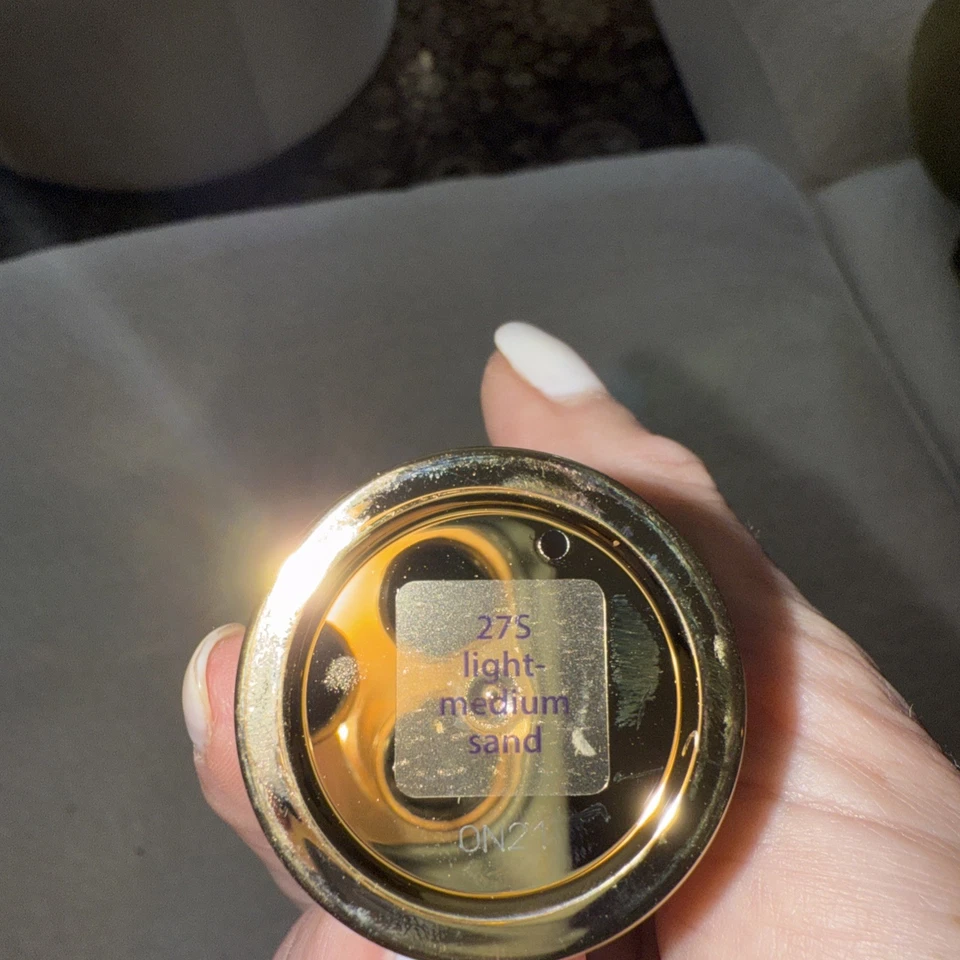 Nueva base de belleza Tarte Double Duty en arena ligera/media Foto 2 de 2