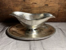 VTG Silver Plate Gravy/Sauce Boat with Attached Underplate Made In USA 8 1/2 In
