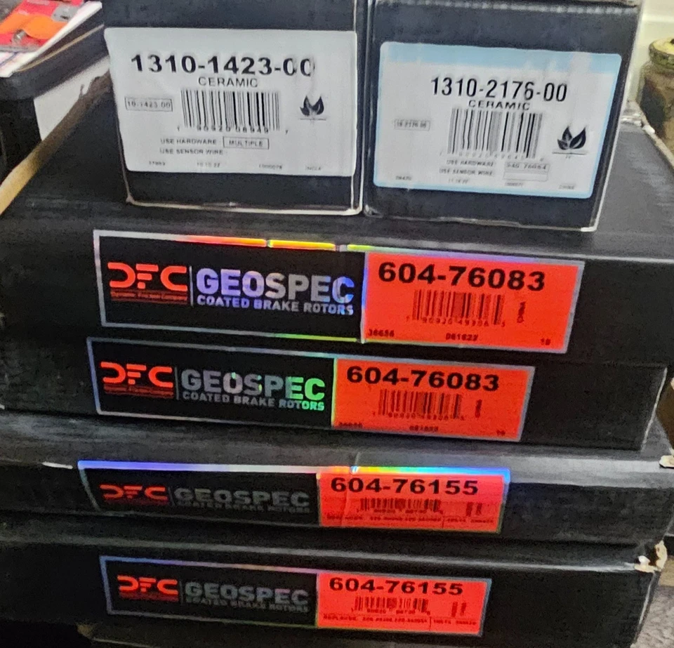 Kit de pastillas de freno y rotor delantero trasero R1 Concepts Toyota Prius Prime 2020-21 Foto 2 de 4