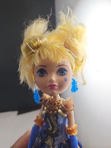 Ever After High Blondie Locks Thronecoming Mattel 2012 Doll Toy - Picture 15 of 15