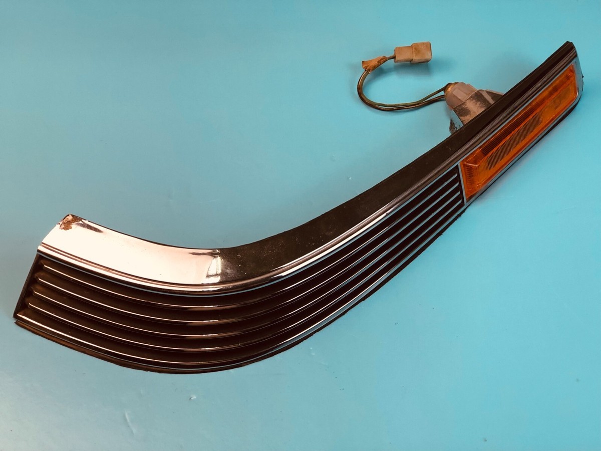 Toyota Crown S60 S70 1970-1974 LH Indicator Turn Signal Light Lamp