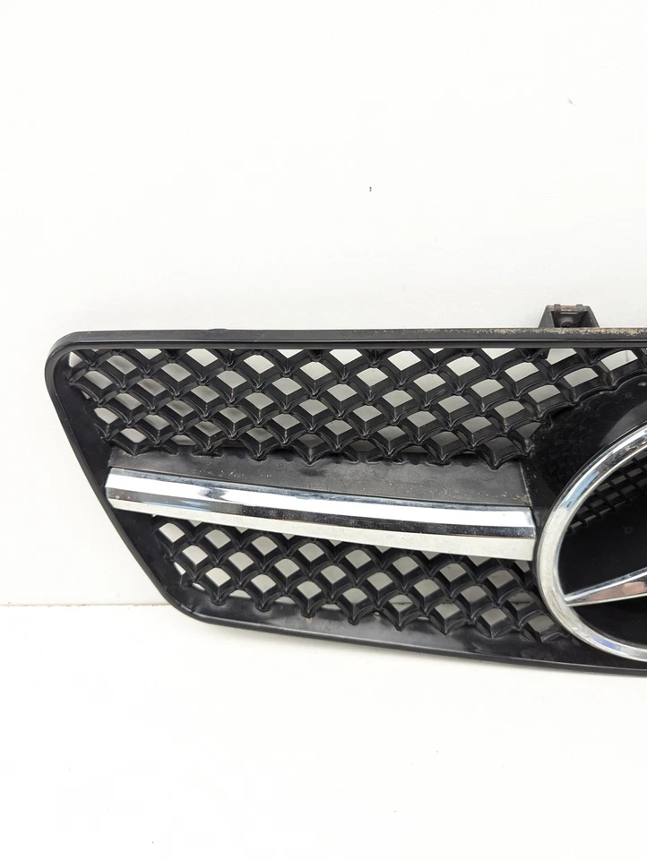 Parrilla Mercedes CLK320 1998-2001 (única) Foto 2 de 4