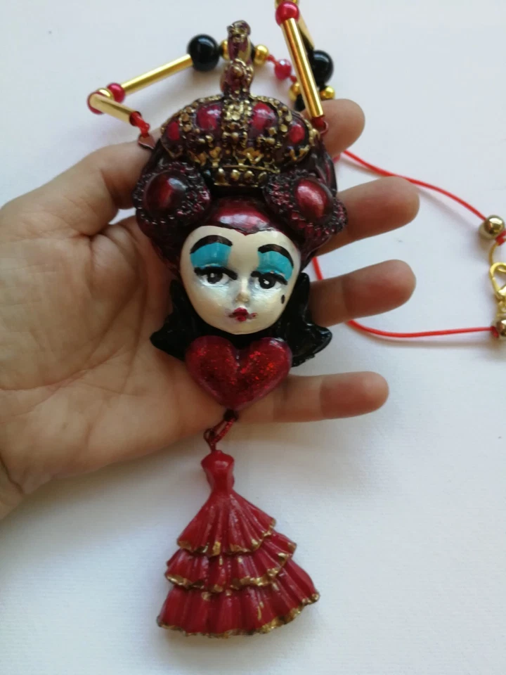 Collar de Lujo Colgante Mágico Joyería Roja Reina de Corazones Alicia en el País de las Maravillas Foto 4 de 4