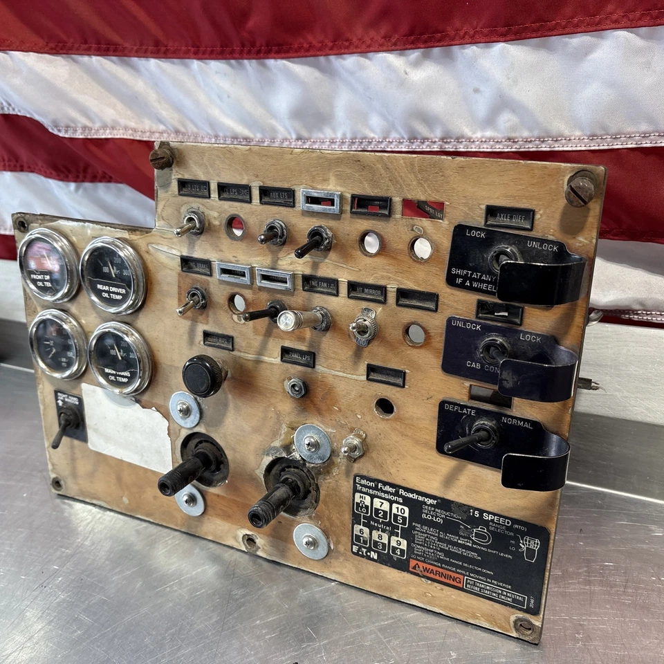 1987-2000 Peterbilt 379 TRIM OR COVER Dash Panel - Used | 316714 - Image 3 of 4