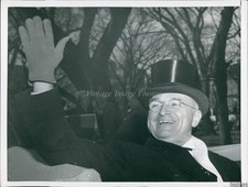 1952 President Harry S Truman In Convertible Waving To Crowd Politics 7X9 Photo