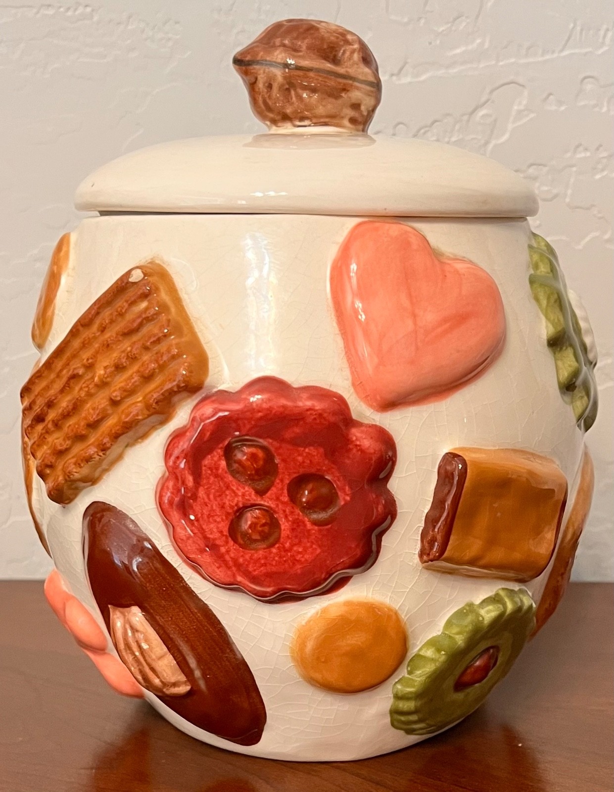 VTG LOS ANGELES POTTERIES “COOKIES ALL OVER” w/Walnut Lid Cookie Jar