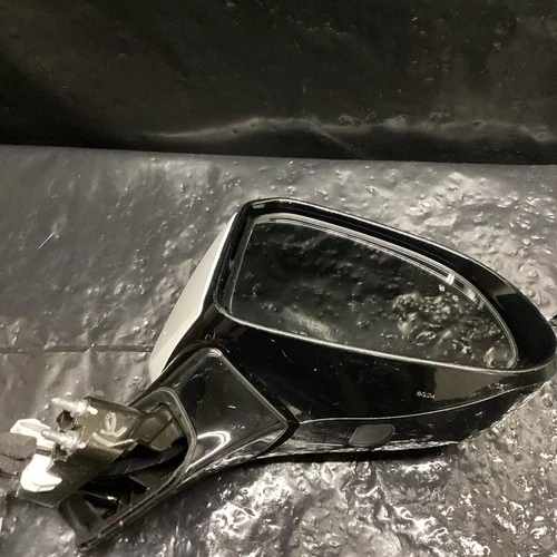 2019 - 2022 WHITE HYUNDAI SANTA FE RIGHT POWER MIRROR W/CAMERA, BLIND SPOT OEM