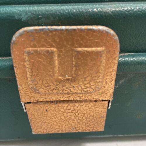 Vintage UMCO Model 131US Tackle Box Green, Gold Clasps,Blk Handle &Tray - Picture 3 of 12