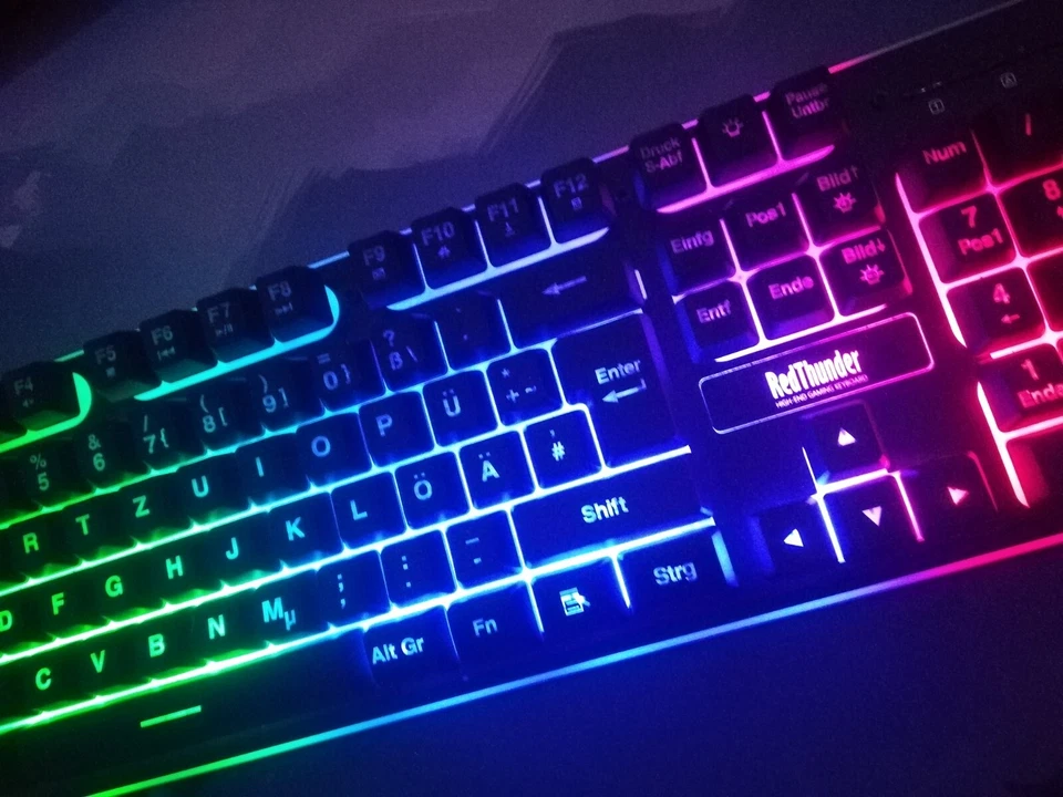 Gaming Tastatur und Maus Set kabellos sowie 2 Fortnite Nachtischlampen