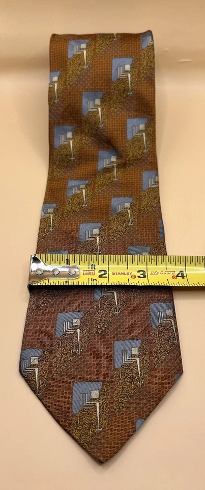 Frank Lloyd Wright Foundation Classic Geometry Artwork Rare Men’s Necktie - Image 2 of 4