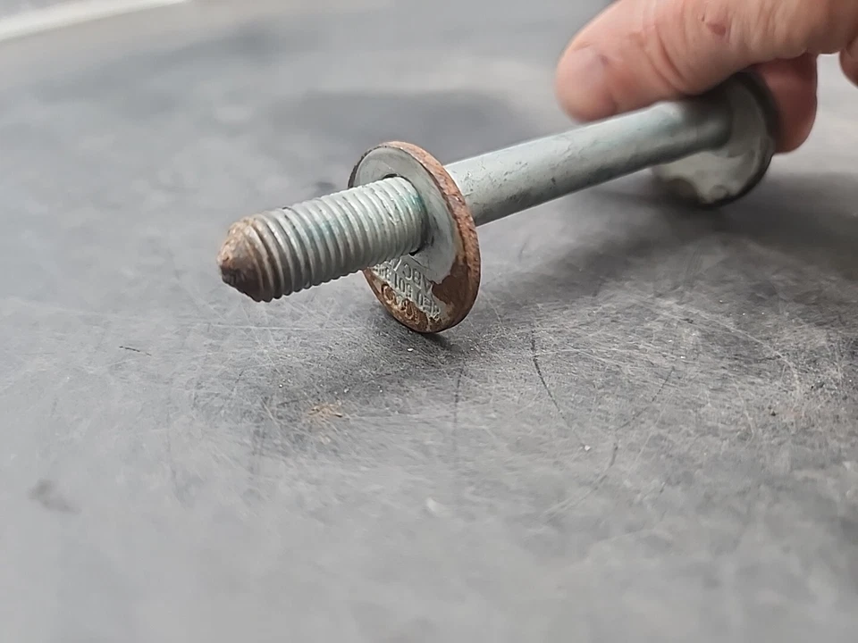 Задний прогиб 2004-2005 Audi S4 A4 R1-445 регулируемый эксцентричный болт 8E0501387C - Изображение 4 из 4