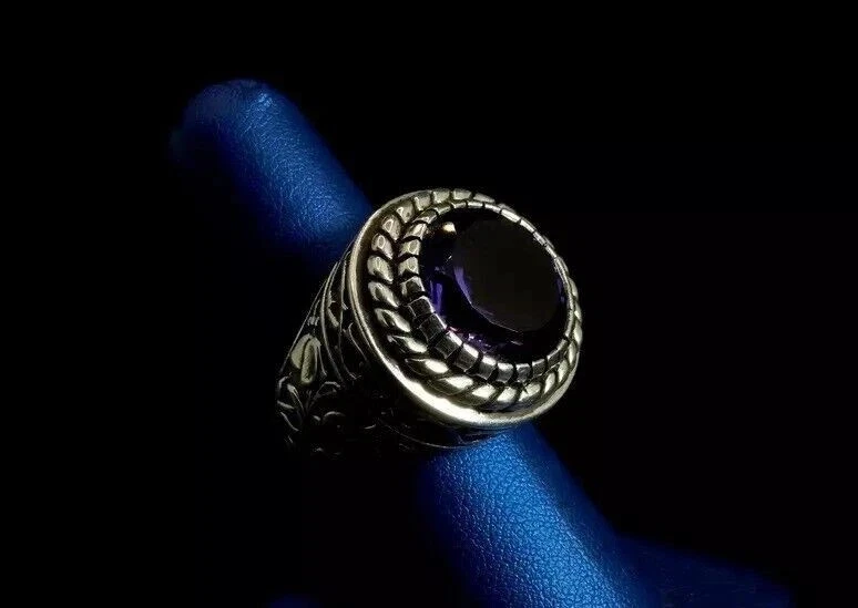 Anillo de alfil para hombre de amatista creada en laboratorio de corte redondo de 5,00 quilates enchapado en oro blanco de 14 quilates Foto 2 de 4