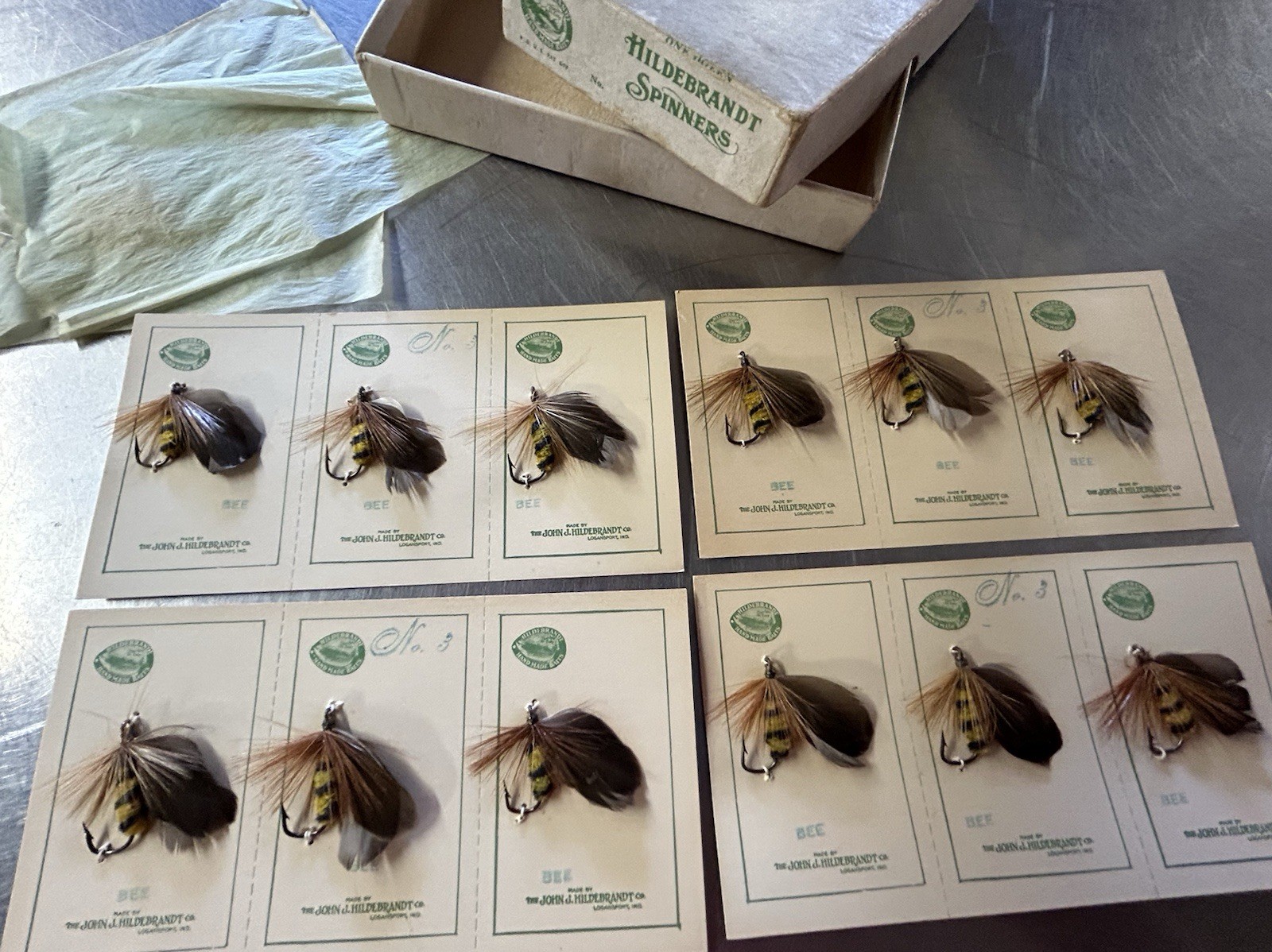 RARE VINTAGE HANDMADE BEE FISHING FLY NOS BOX OF 12 Hildebrandt Spinners Lure - Image 1