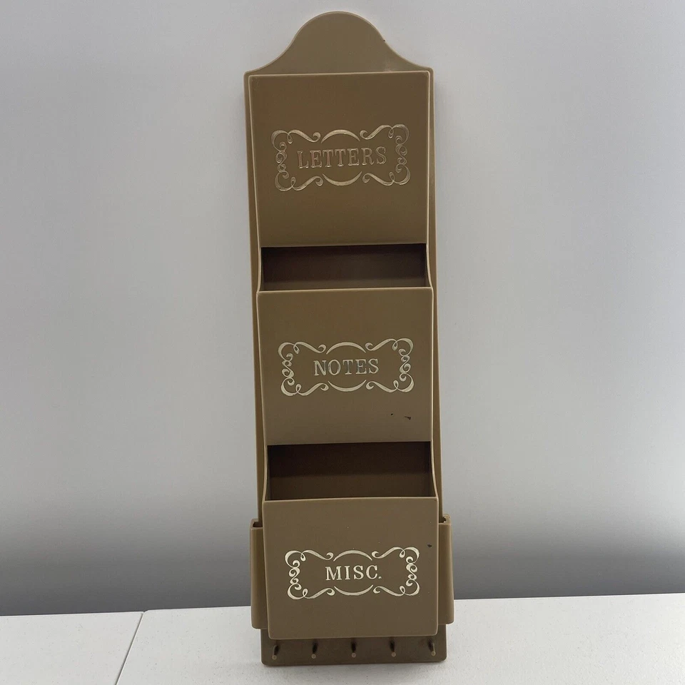 3 Pocket Letter Note Misc Wall Holder Key Hook Peg Vintage 1960s Beige Plastic - Image 2 of 4