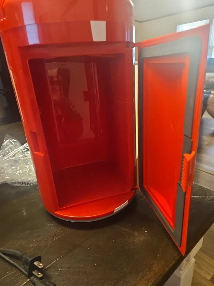 COCA COLA MINI CAN FRIDGE REFRIGERATOR THERMOELECTRIC COOLER 12VDC / 110AC - Image 4 of 4