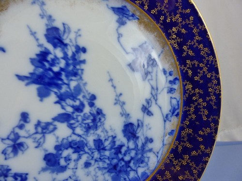 PIATTO DA CENA KEW FLOW BLUE Finitura oro di Doulton Burslem 1888 - Foto 2 di 4