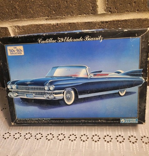 Gunze Sangyo Model Car Kit of a 'Cadillac '59 Eldorado Biarritz', 1:32 Unsealed