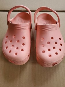 crocs salmon