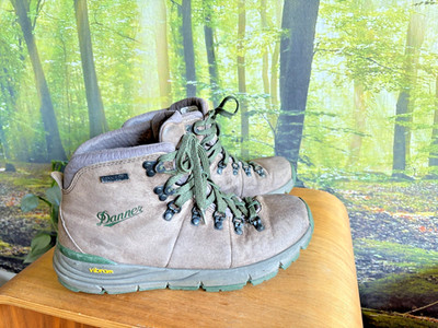 DANNER MOUNTAIN 600 HIKING BOOTS DRY waterproof leather Men 8.5  W 10 $240 new!