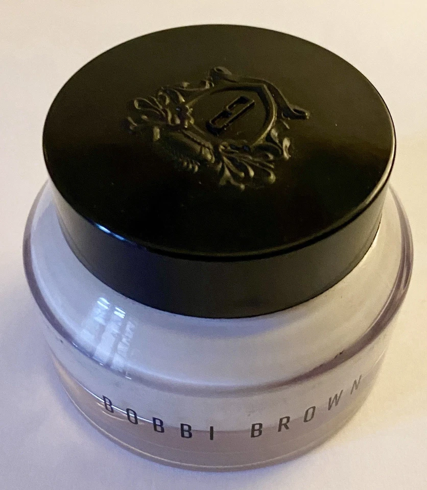 Base facial todo en uno enriquecida con vitaminas Bobbi Brown tamaño 1,7 oz Foto 3 de 4