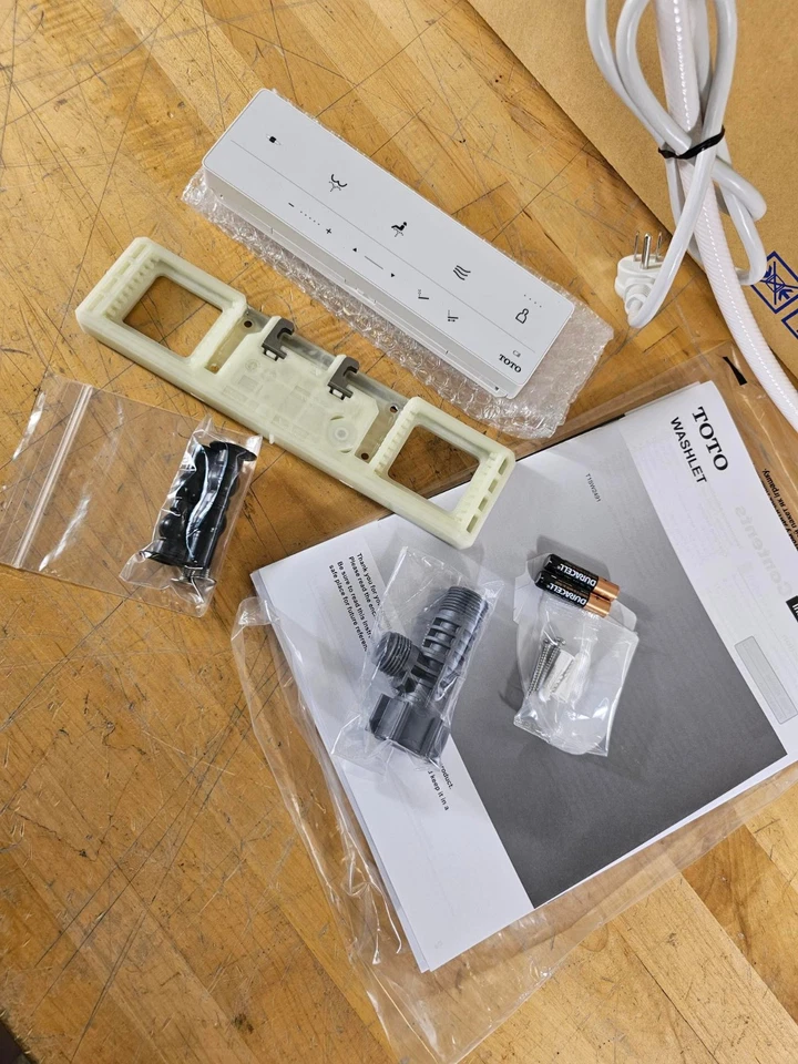 TOTO T1SW2491#01 Washlet Elongated Bidet Toilet Seat w/ Remote Control - Image 2 of 4