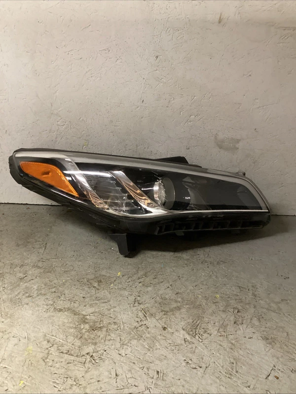 2015-2017 HYUNDAI SONATA RIGHT RH PASSENGER SIDE HEADLIGHT OEM HALOGEN W/O DRL