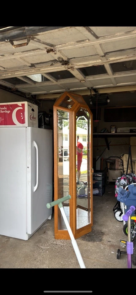 PHILIP REINISCH SOLID OAK LIGHTED CORNER CURIO CABINET DISPLAY UNIT USA VINTAGE - Image 2 of 3