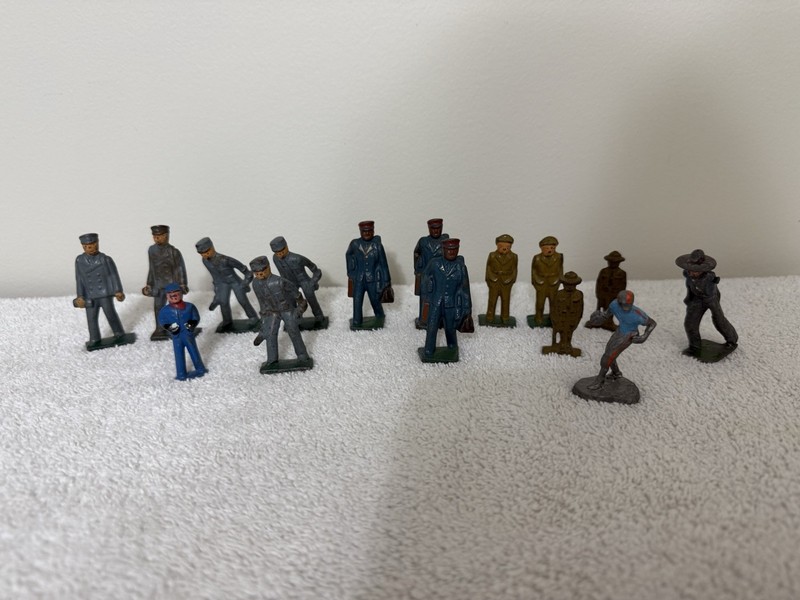 Large Vintage Original Manoil Lead Diecast Figure Lot Great For Train Layouts