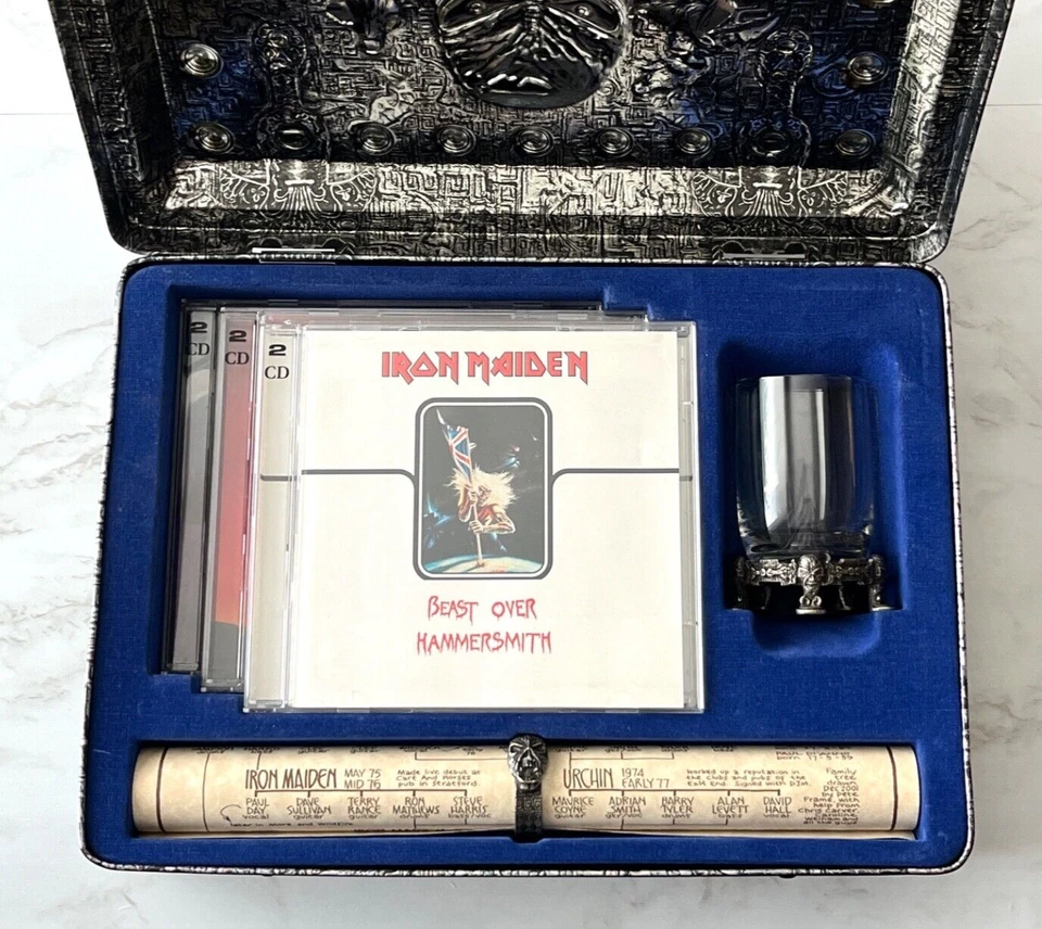 Iron Maiden Eddie's Archive 6 CD 🚨 ОГРАНИЧЕННОЕ ИЗДАНИЕ. ОЛОВЯННЫЙ БОКС-СЕТ! ПРОНУМЕРОВАННЫЙ!🚨РЕДКИЙ БОЛЬШЕ НЕ ИЗДАЮЩИЙСЯ - Изображение 2 из 4