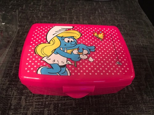 Brand new The Smurfs Smurfette lunch box 16,5 x 12 x 6,5 cm (f9) - Picture 2 of 3